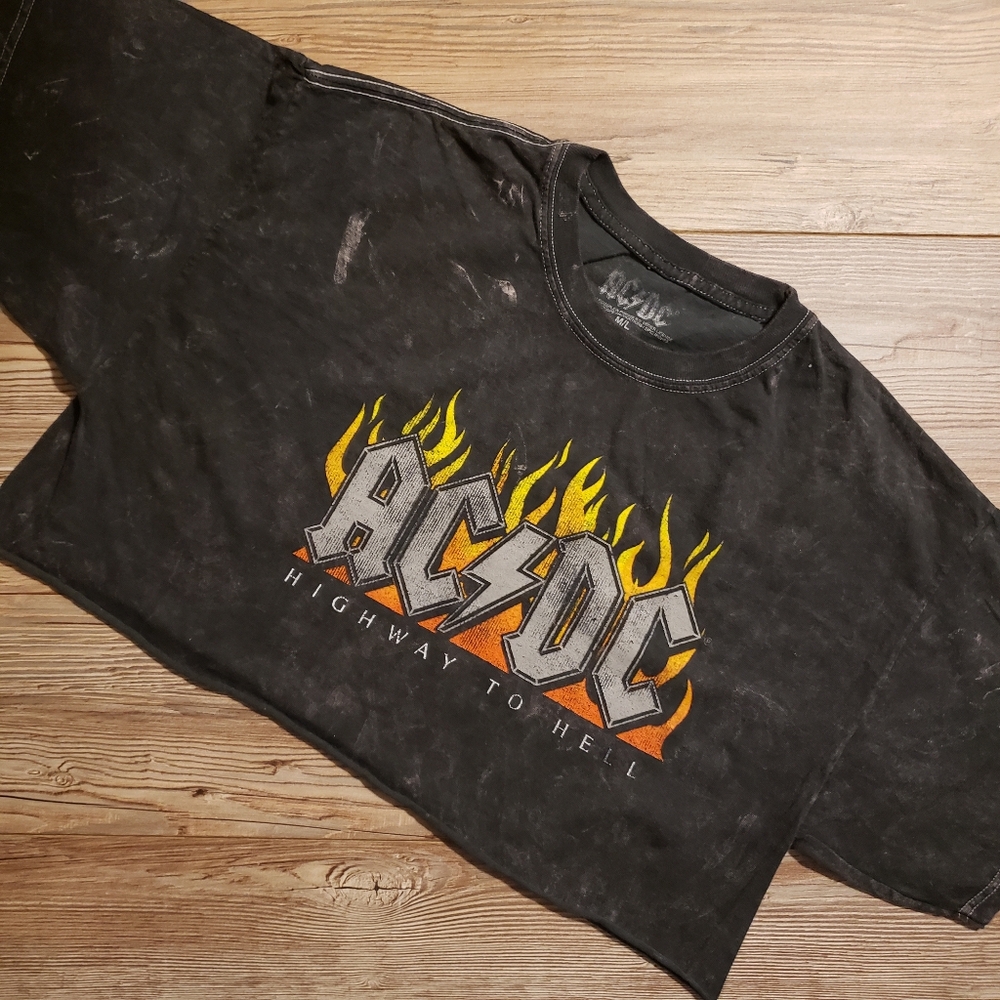 ACDC Cropped Tee